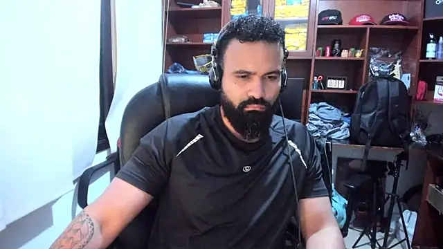 Snapshot of Drako_Argentii chatting on February 22, 2025, 3:58 pm Drako Argentii online show from February 22, 2025, 3:58 pm