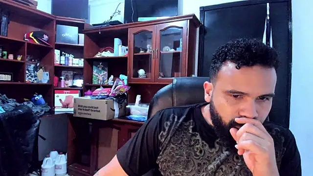 Snapshot of Drako_Argentii chatting on March 11, 2025, 4:32 am Drako Argentii online show from March 11, 2025, 4:32 am