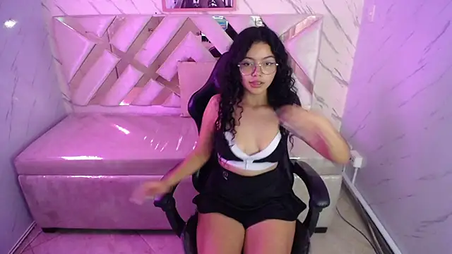 victoria castillo b online show from March 15, 2025, 5:41 am