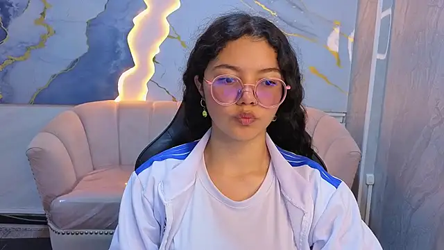 victoria castillo b online show from April 20, 2026, 7:37 pm