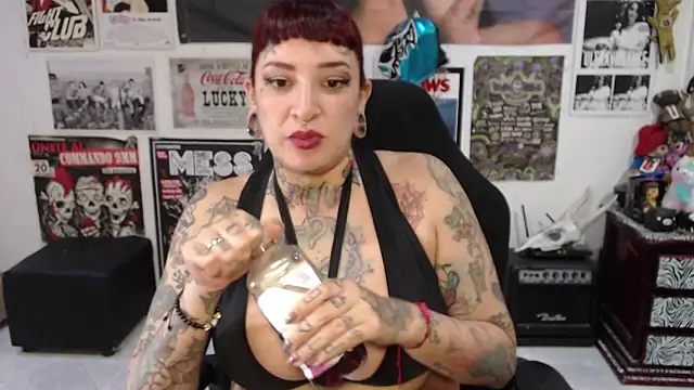 Snapshot of Rollyderolandia666 chatting on May 19, 2026, 6:47 pm Rollyderolandia666 online show from May 19, 2026, 6:47 pm