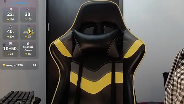 v1cky  online show from October 4, 2025, 11:03 pm