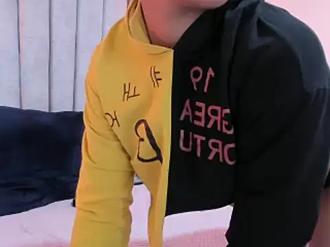 Emmapark  online show from February 27, 2025, 9:47 pm