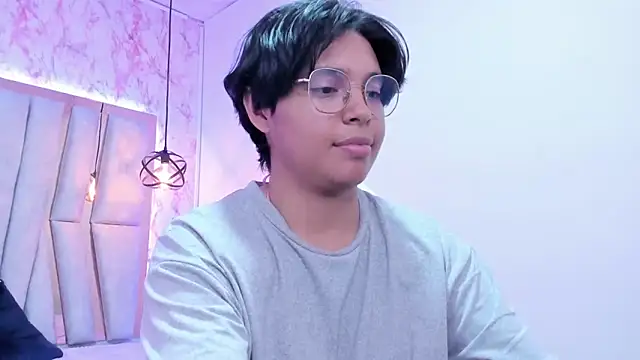 Emmapark  online show from March 20, 2025, 5:36 pm