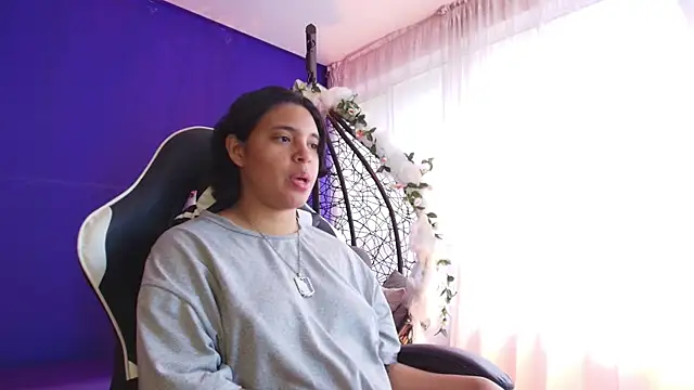 Emmapark  online show from February 15, 2026, 3:09 pm