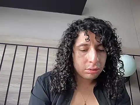 littlelatinhunter online show from May 22, 2026, 3:39 pm