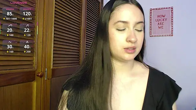 sofiaduque 26 online show from April 20, 2026, 7:37 pm