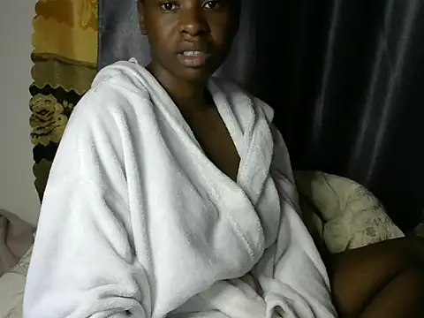 Snapshot of Novah_ chatting on June 6, 2026, 1:43 am Novah online show from June 6, 2026, 1:43 am