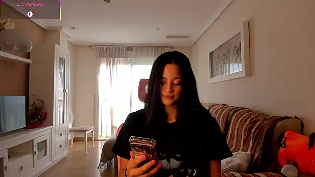 bella apont online show from October 13, 2025, 3:12 pm