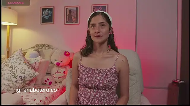 KittyAna online show from November 9, 2025, 1:04 am