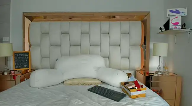 emilyparkerr01 online show from December 26, 2024, 8:00 pm