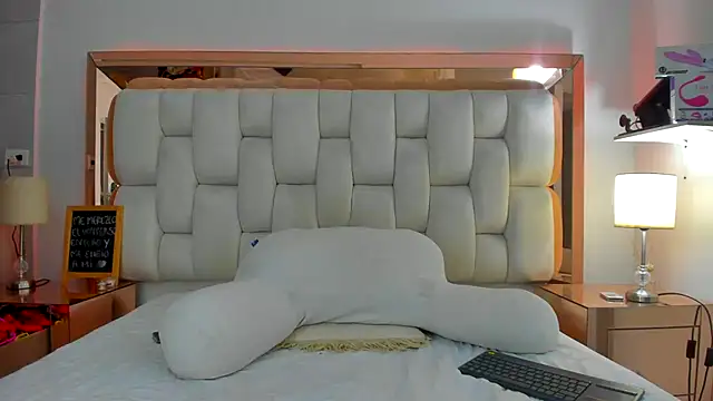 emilyparkerr01 online show from February 4, 2025, 12:19 am