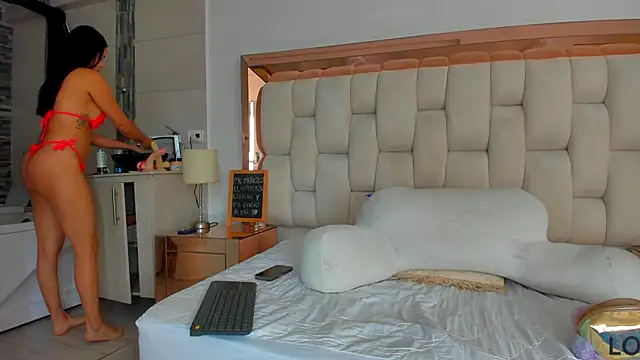 emilyparkerr01 online show from February 5, 2025, 9:40 pm