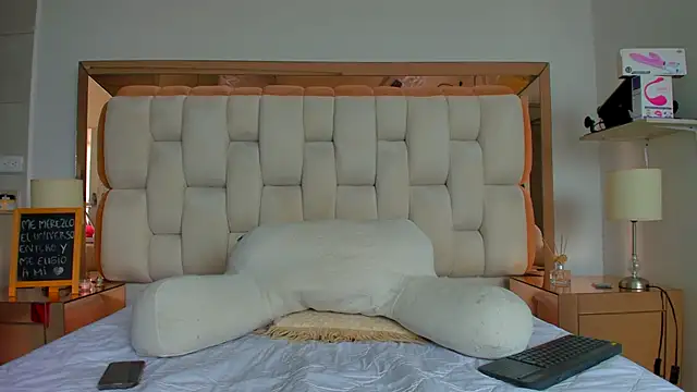 emilyparkerr01 online show from February 22, 2025, 5:13 pm