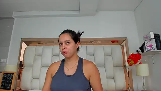 emilyparkerr01 online show from September 10, 2025, 9:37 pm