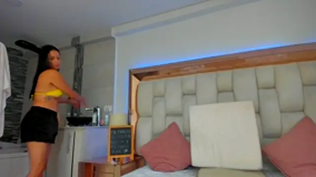 emilyparkerr01 online show from December 4, 2025, 9:01 pm