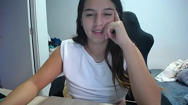 Contantin helena online show from November 5, 2025, 5:02 pm