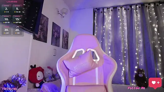 SexyLuna   online show from April 20, 2026, 9:45 am