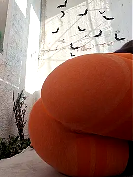 Erotic Synth Goddess online show from April 25, 2026, 2:58 pm