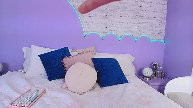 Giaa Ross online show from February 10, 2026, 7:40 pm