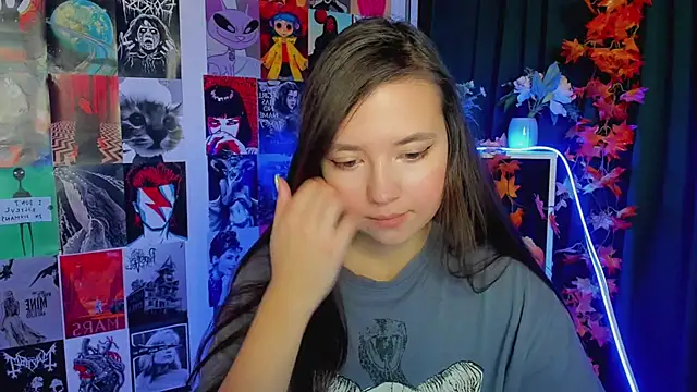 Lina Brownie online show from December 13, 2024, 2:10 am