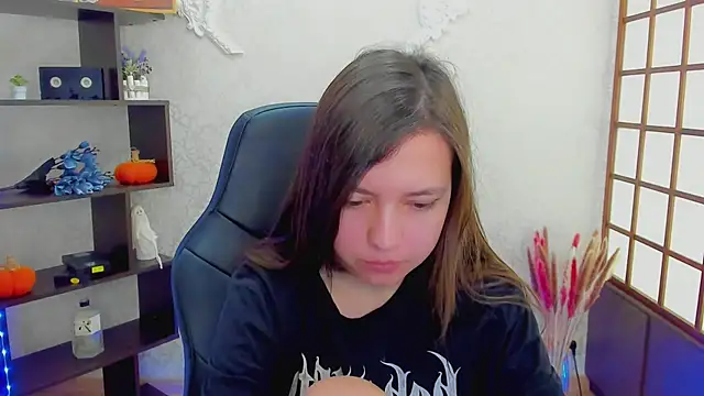 Lina Brownie online show from December 14, 2024, 2:12 am