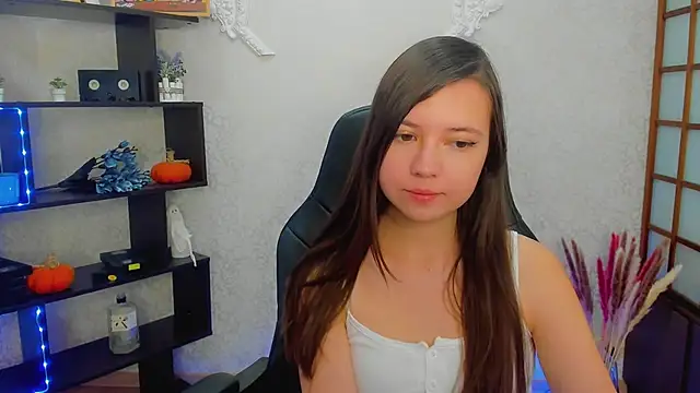 Lina Brownie online show from December 15, 2024, 2:08 am