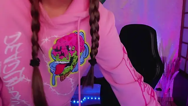 Lina Brownie online show from January 6, 2025, 2:04 am