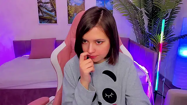 Lina Brownie online show from February 12, 2025, 2:03 am