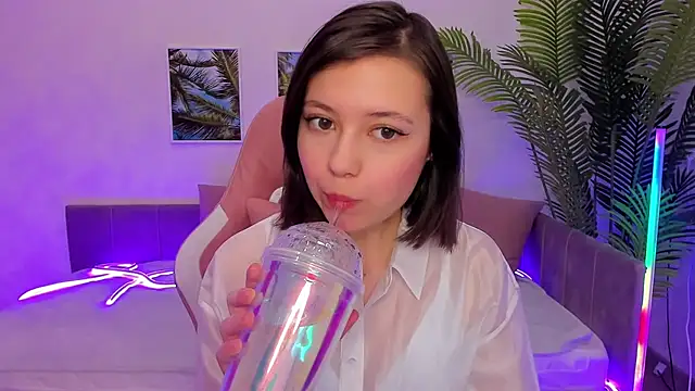 Lina Brownie online show from March 8, 2025, 2:01 am