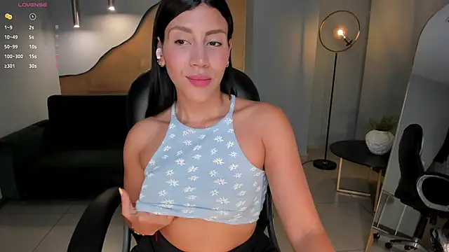 CharlotteCox  online show from January 10, 2025, 11:00 am