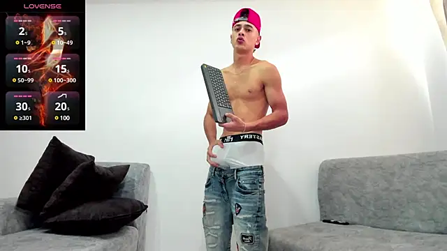 JuniorMorris  online show from March 21, 2025, 8:40 pm