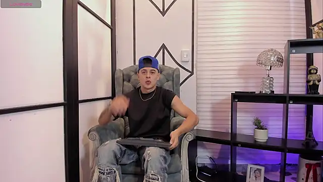 JuniorMorris  online show from October 9, 2025, 9:24 pm