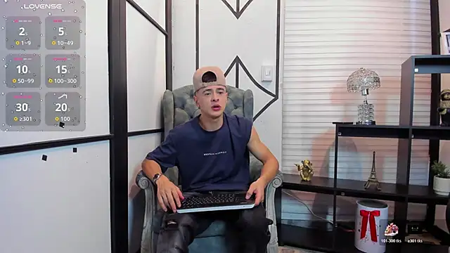 JuniorMorris  online show from October 25, 2025, 9:42 pm