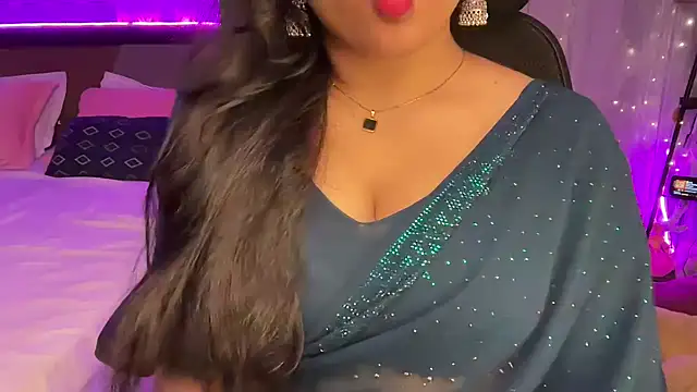 Snapshot of Spice-Summi chatting on April 24, 2026, 7:22 am Spice-Summi online show from April 24, 2026, 7:22 am