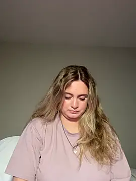 Sophie Raegan online show from April 18, 2026, 3:38 pm