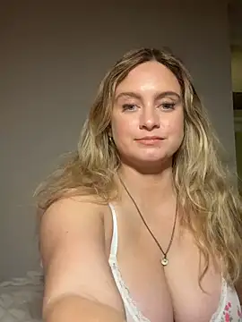 Sophie Raegan online show from April 22, 2026, 4:08 pm