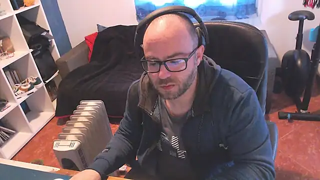 ravingr4d4 online show from March 4, 2025, 8:57 am