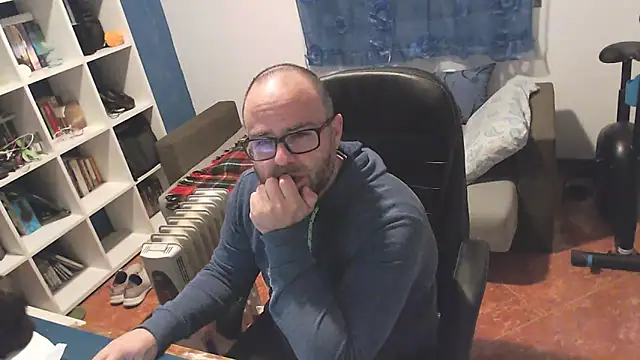 ravingr4d4 online show from March 4, 2025, 9:43 pm