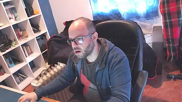 ravingr4d4 online show from March 7, 2025, 9:07 am