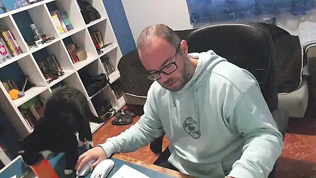 ravingr4d4 online show from November 17, 2025, 9:04 am