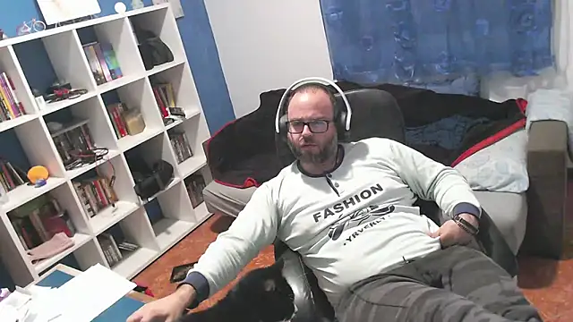 ravingr4d4 online show from November 28, 2025, 11:18 pm