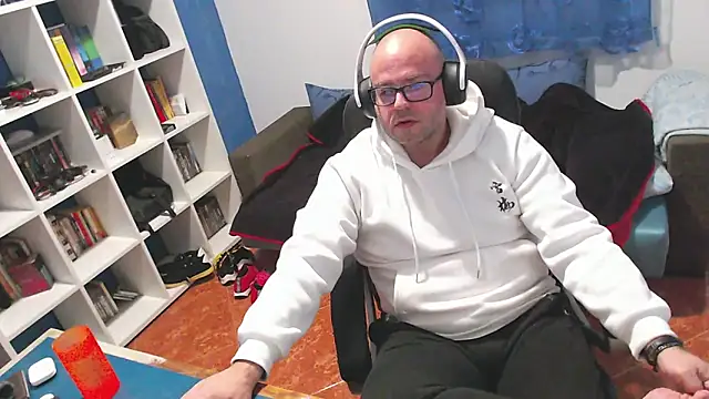 ravingr4d4 online show from December 18, 2025, 10:38 pm