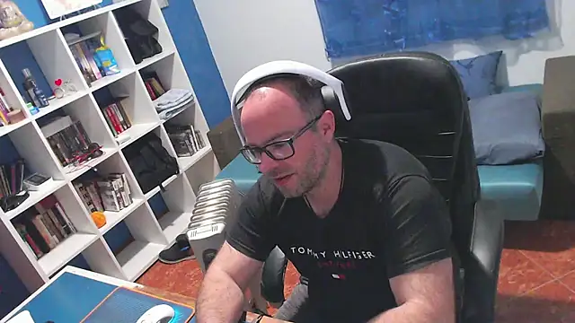 ravingr4d4 online show from April 4, 2026, 7:55 pm