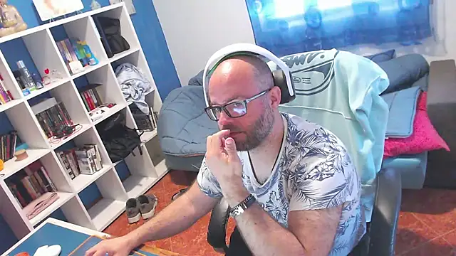 ravingr4d4 online show from April 17, 2026, 11:24 am