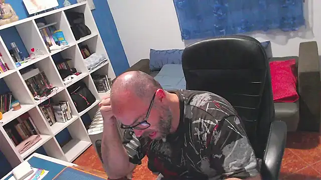 ravingr4d4 online show from April 19, 2026, 9:28 pm