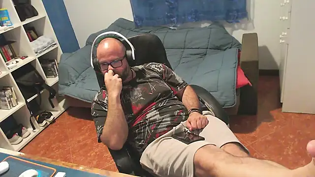 ravingr4d4 online show from April 20, 2026, 10:44 pm