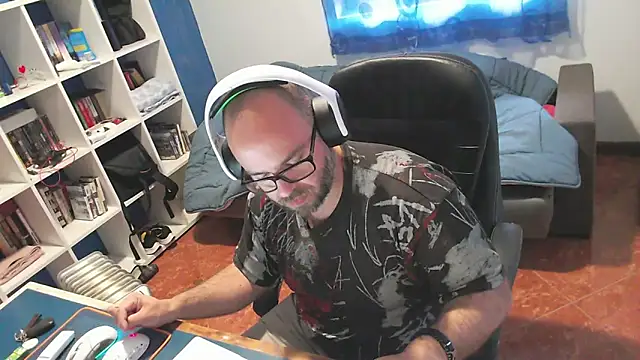 ravingr4d4 online show from April 21, 2026, 8:20 am