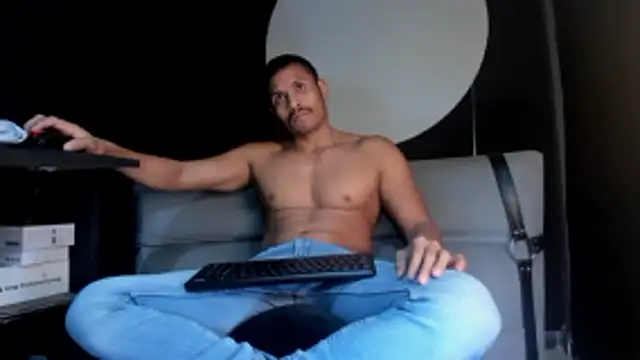 Abra ham13 online show from November 13, 2025, 11:47 pm