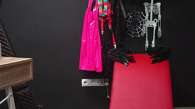 CelineConner online show from October 30, 2025, 5:09 am